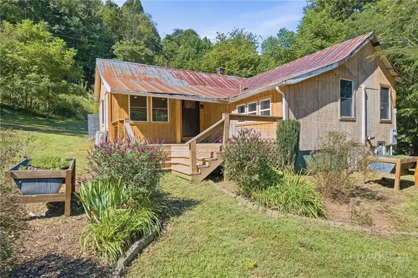 325 Sawyers Rd, Warrensville, NC 28693