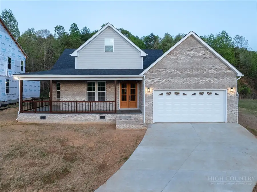 409 Huntington Woods Street, Lenoir, NC 28645 - #3