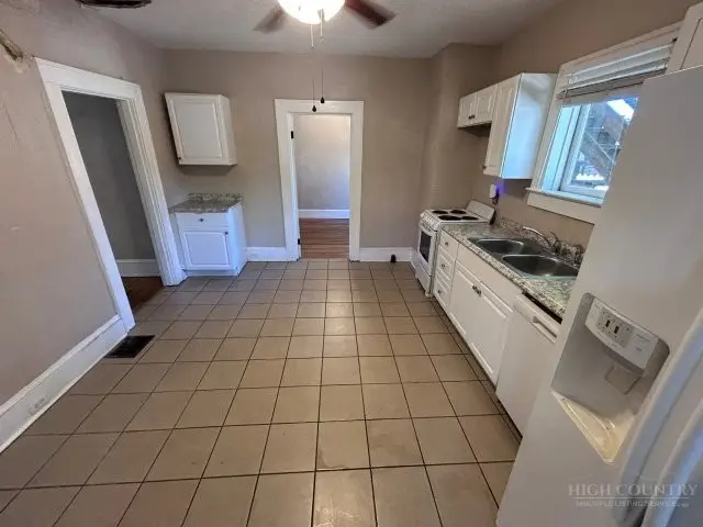 439 SE 2nd Avenue, Hickory, NC 28602 - #3