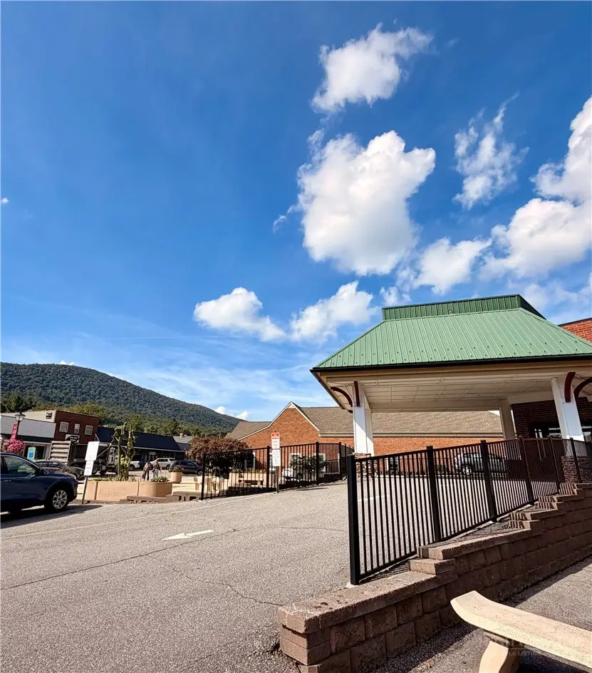 215 S Jefferson Ave #215, West Jefferson, NC 28694 - #3