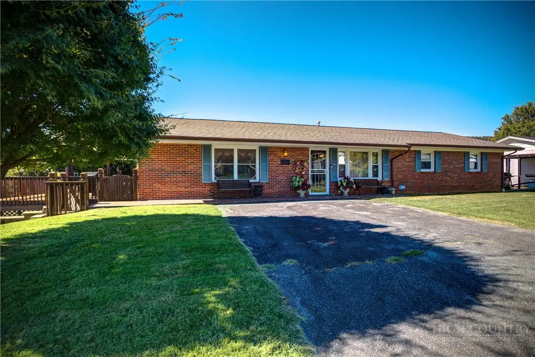 11 Center Street, Sparta, NC 28675 - #1
