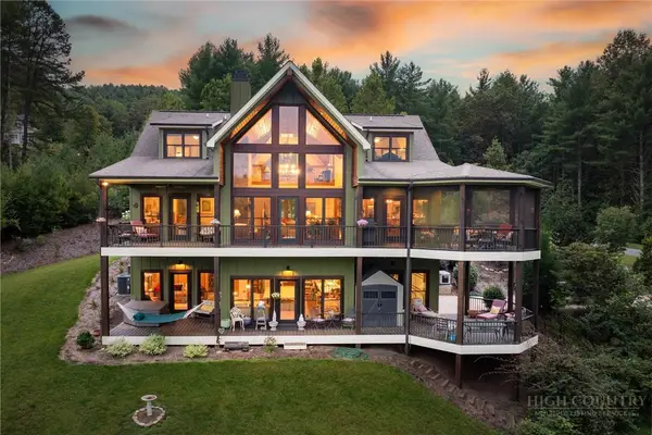 5378 Oak Crest Lane, Lenoir, NC 28645