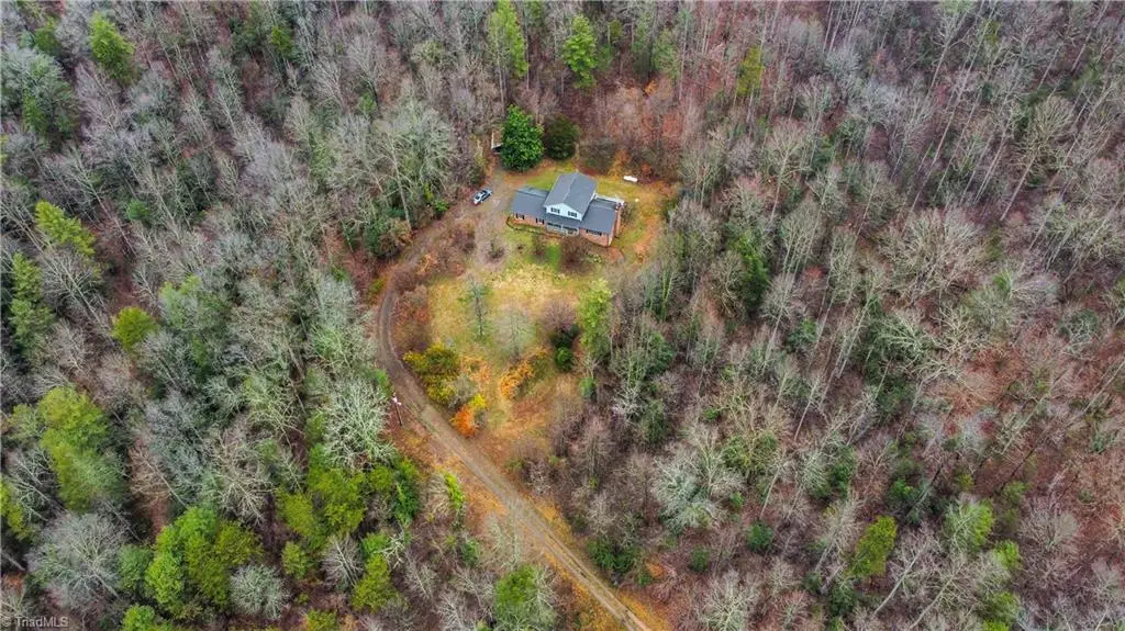 263 Bells View Lane, Purlear, NC 28665 - Image #1