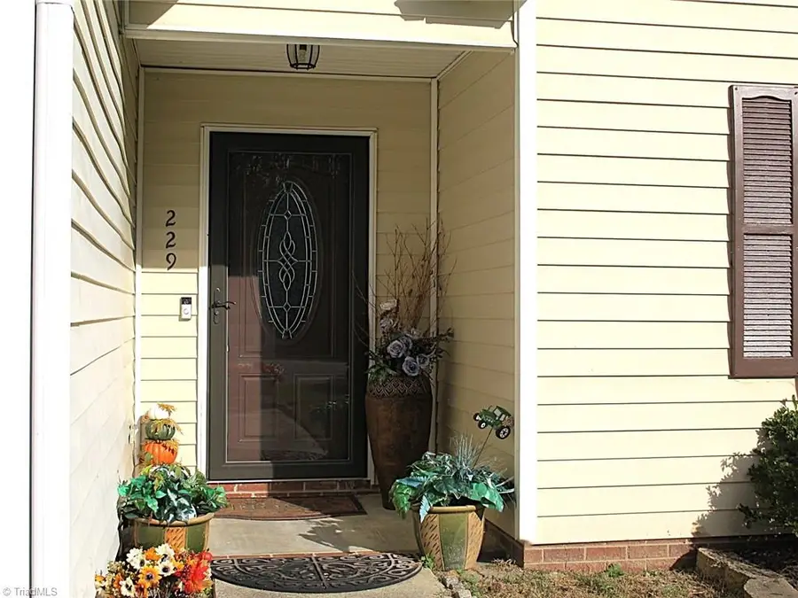 229 Creeksedge Court, Winston Salem, NC 27105 - Image #2