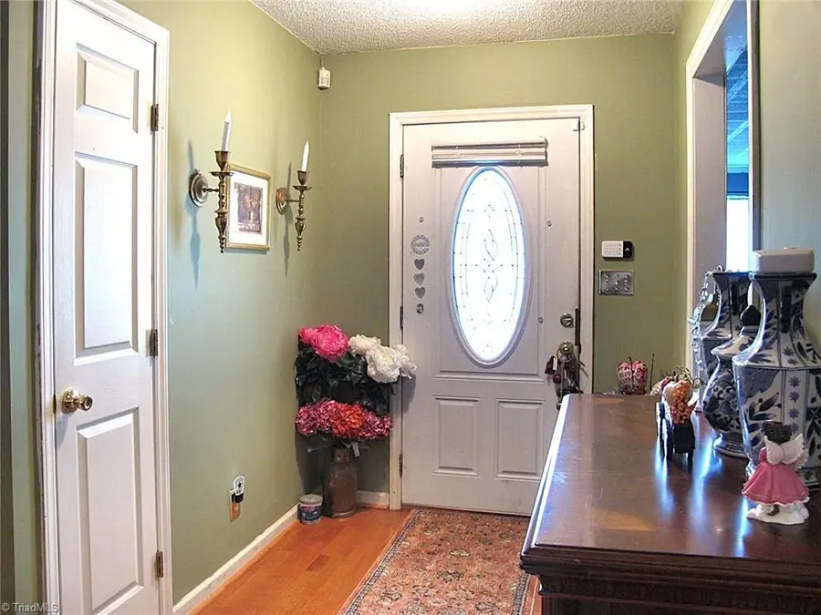 229 Creeksedge Court, Winston Salem, NC 27105 - Image #3