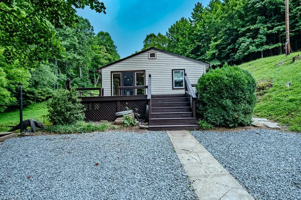 7 Legra Road, Grassy Creek, NC 28631 - Image #1