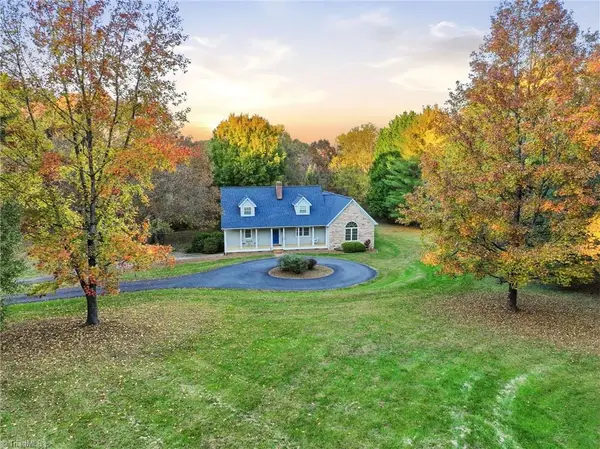 1601 S Peace Haven Road, Clemmons, NC 27012