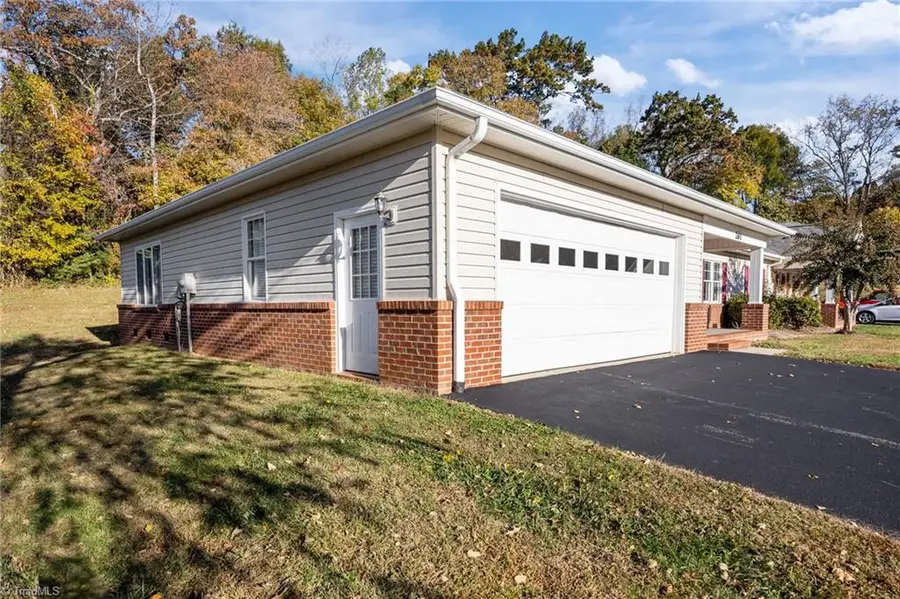 261 S Boyles Street, Pilot Mountain, NC 27041 - Image #3