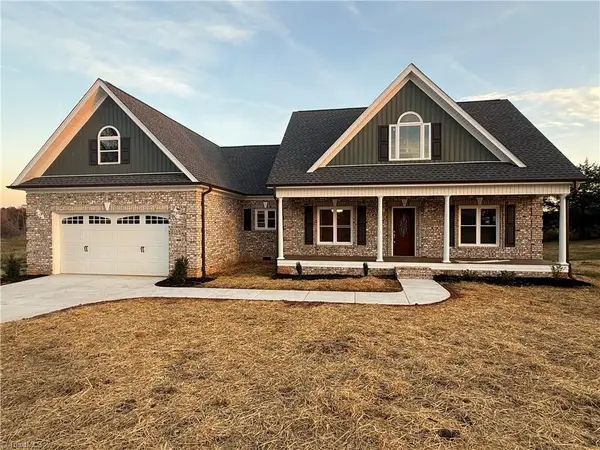 1622 Country Club Road, Yadkinville, NC 27055