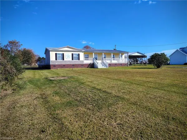 881 Island Road, Harkers Island, NC 28531