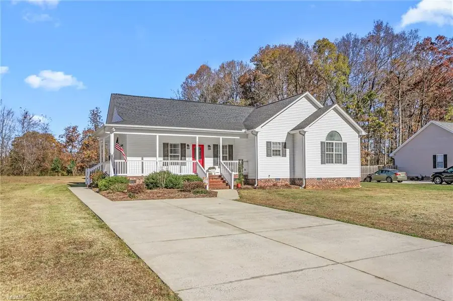 557 E Ridge Avenue, Liberty, NC 27298 - Image #2