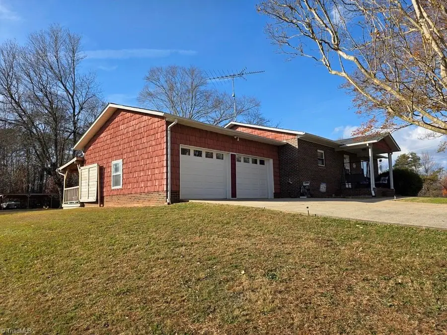 1017 Raymond Drive, Jonesville, NC 28642 - Image #2