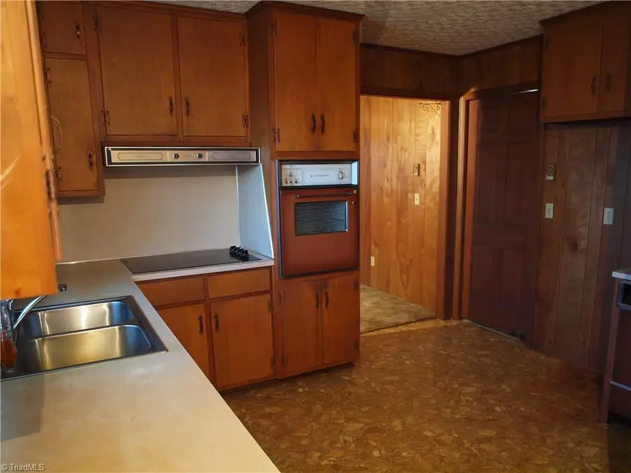 206 Oak Leaf Road, Asheboro, NC 27205 - Image #2