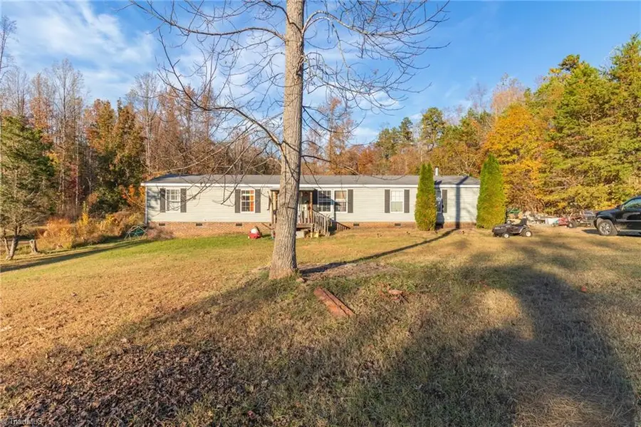 305 Whispering Oaks Drive, Lexington, NC 27292 - Image #2