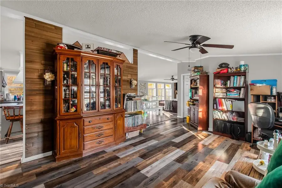 305 Whispering Oaks Drive, Lexington, NC 27292 - Image #3