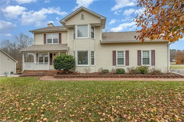 228 Creeksedge Court, Winston-Salem, NC 27105