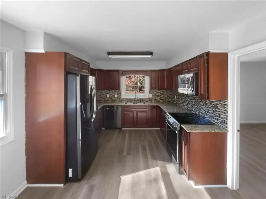 2297 Lakeview Terrace, Burlington, NC 27215 - Image #2