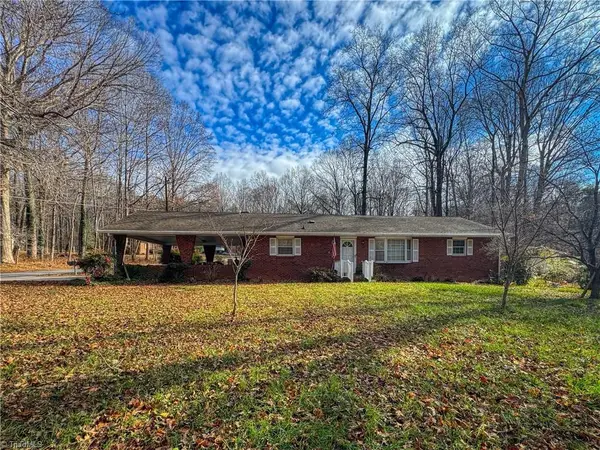 195 Claybon Drive, Advance, NC 27006