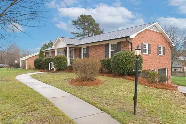 6736 Forest Oak Drive, Clemmons, NC 27012