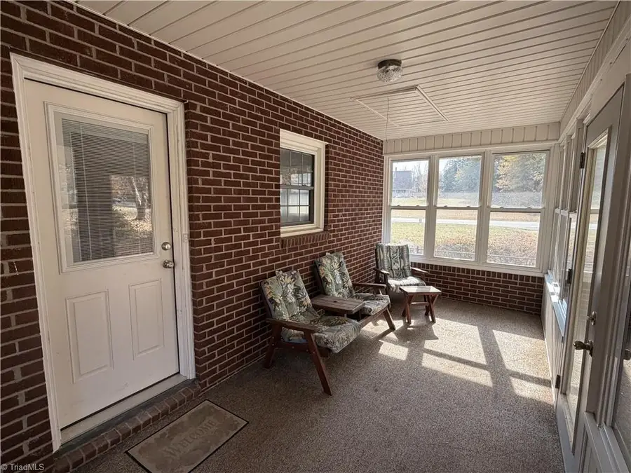 4645 Old Us Highway 421 E, Yadkinville, NC 27055 - Image #2