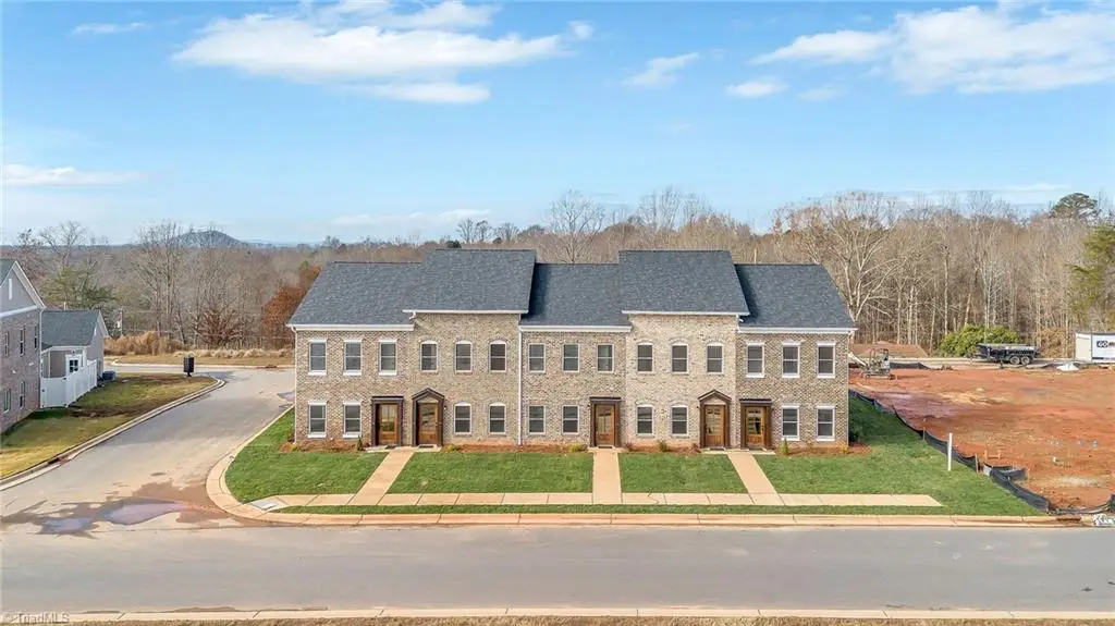 2117 24th Street Lane Se, Hickory, NC 28602 - Image #1