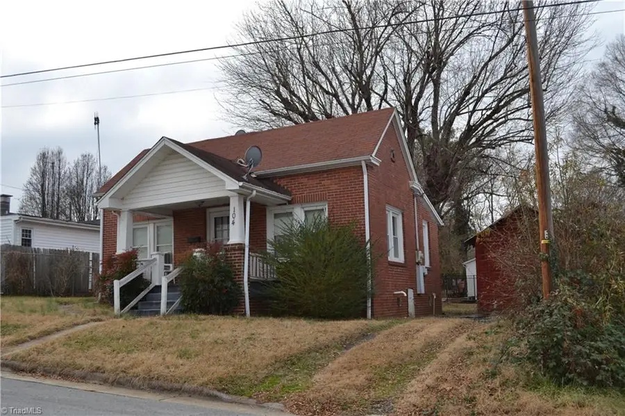 104 N 4th Avenue, Mayodan, NC 27027 - Image #2