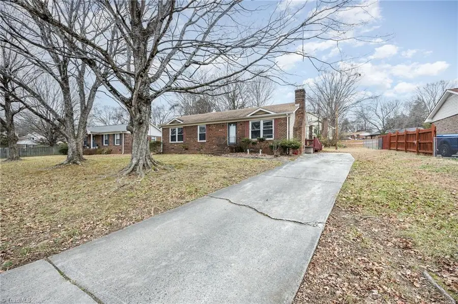 1210 Castlegate Court, Winston Salem, NC 27103 - Image #3