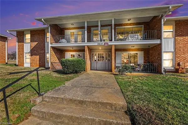 2829 N Ohenry Boulevard, Greensboro, NC 27405