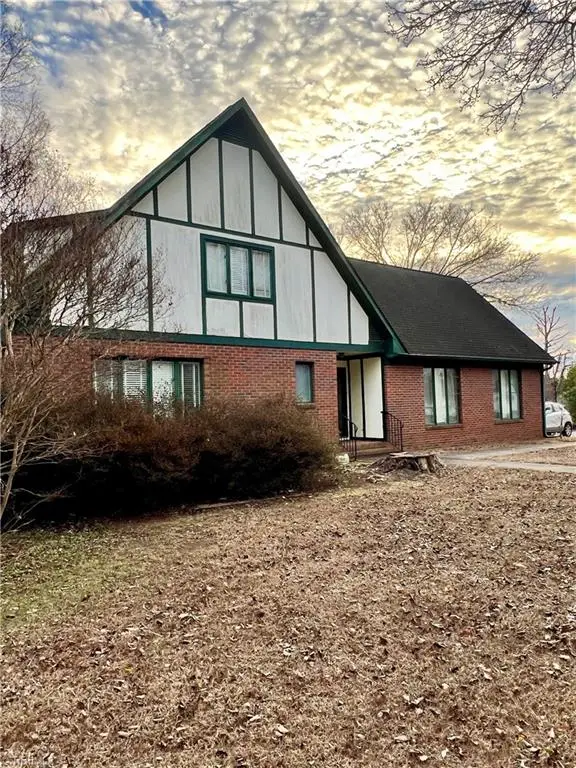 2016 Candelar Drive, High Point, NC 27265