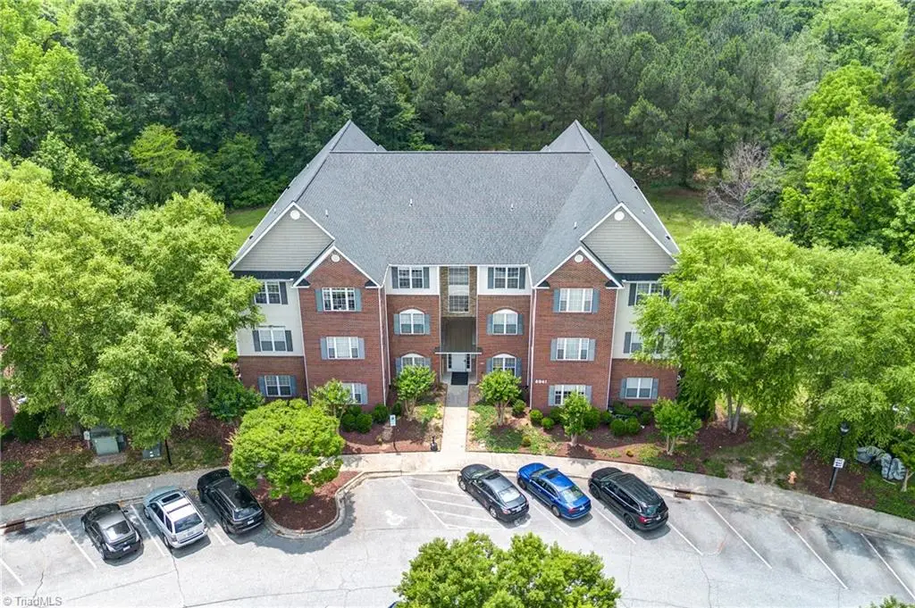 6941 Hanesbrook Circle #204, Clemmons, NC 27012 - Image #1