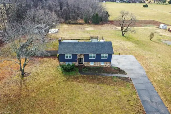 399 Comanche Drive, Advance, NC 27006