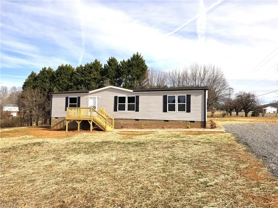 106 Lynnewood Drive, Mount Airy, NC 27030 - Image #2