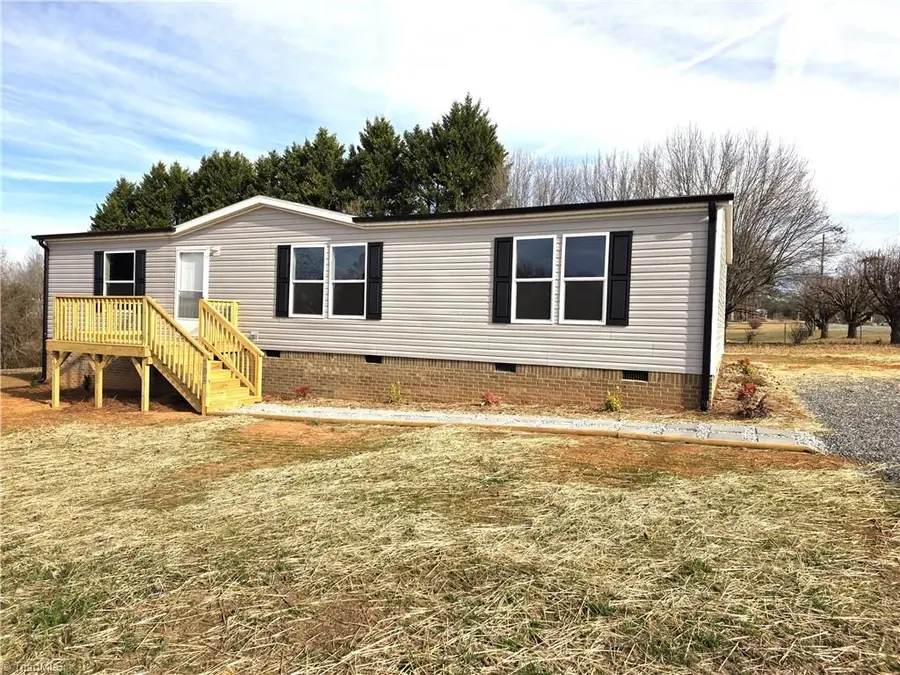 106 Lynnewood Drive, Mount Airy, NC 27030 - Image #3