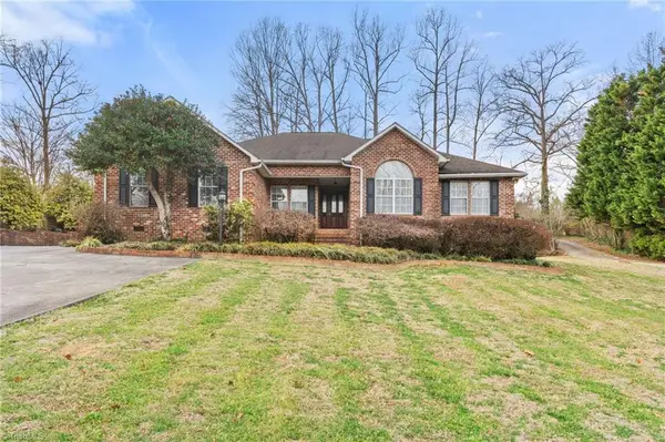 471 W Hunting Ridge Drive, Thomasville, NC 27360