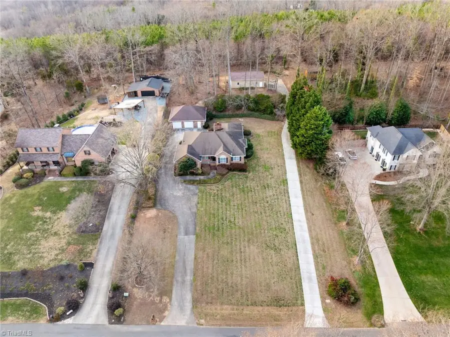 471 W Hunting Ridge Drive, Thomasville, NC 27360 - Image #3