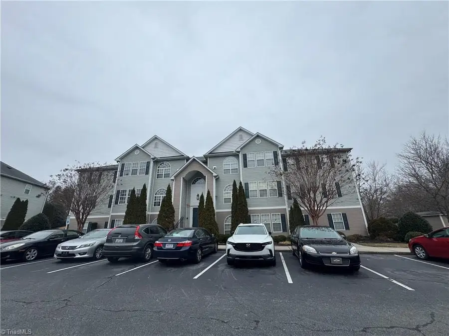 4700 Pennoak Lane #E, Greensboro, NC 27407 - Image #2