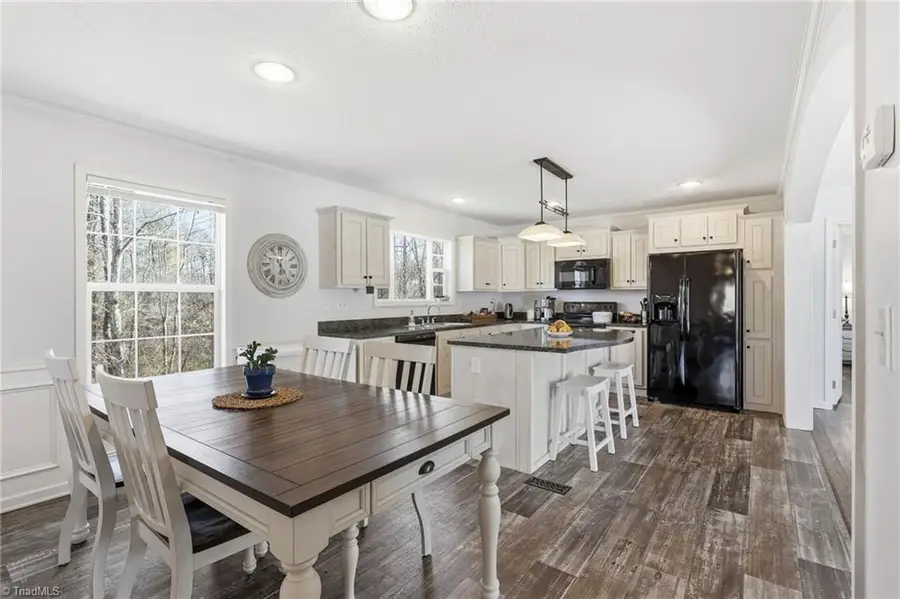 220 Circle Street, Millers Creek, NC 28651 - Image #2