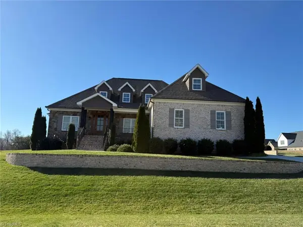 8521 Parkchester Place, Oak Ridge, NC 27310