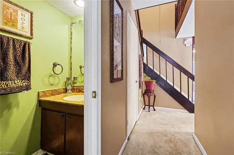 327 E Montcastle Drive #G, Greensboro, NC 27406 - Image #3