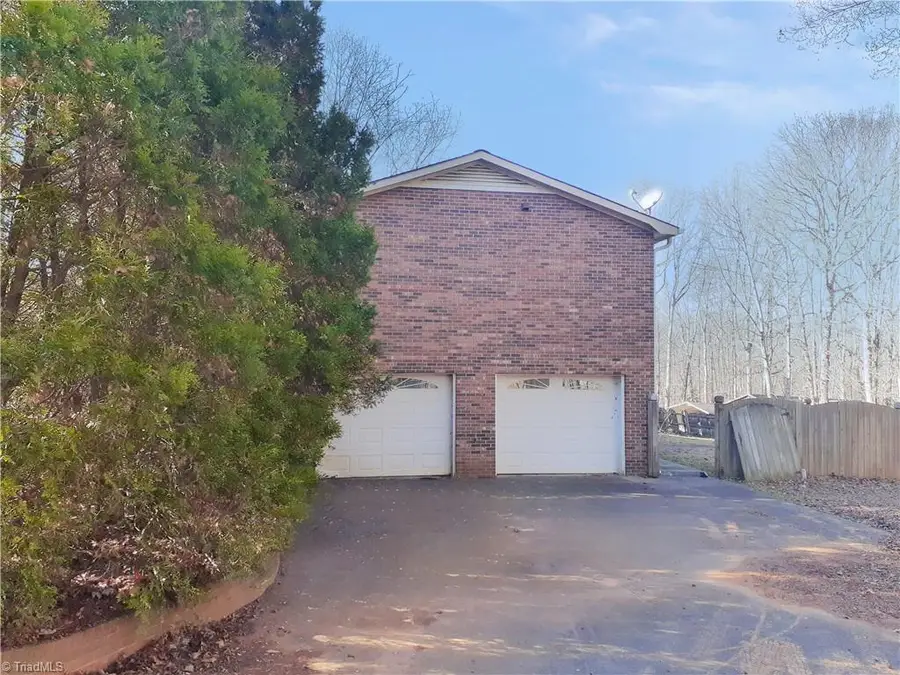 4605 Oak Park Drive, Pfafftown, NC 27040 - Image #3