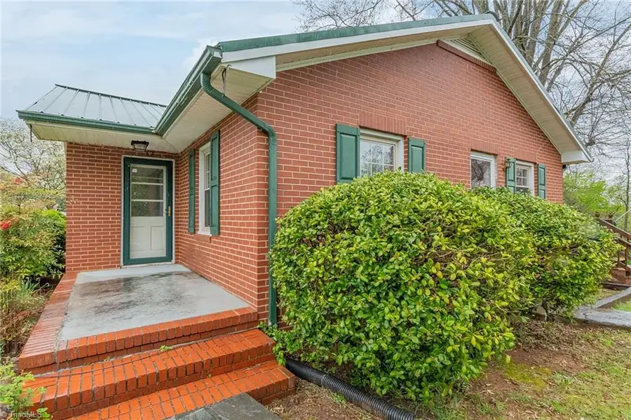 3878 Nc Highway 772, Walnut Cove, NC 27052 - #2