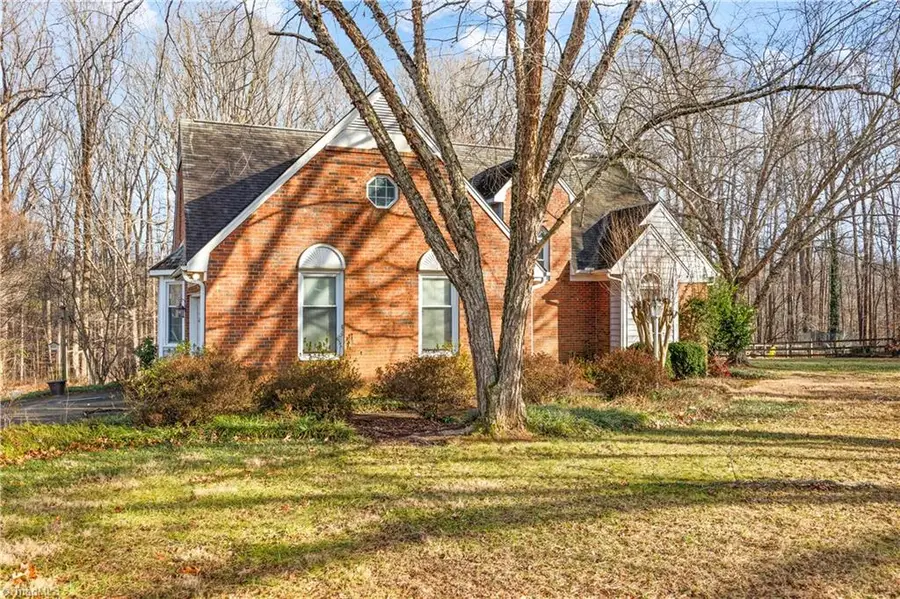 4203 Hunting Meadow Road, Greensboro, NC 27406 - Image #3