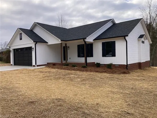 32 Ranchor Drive, Thomasville, NC 27360