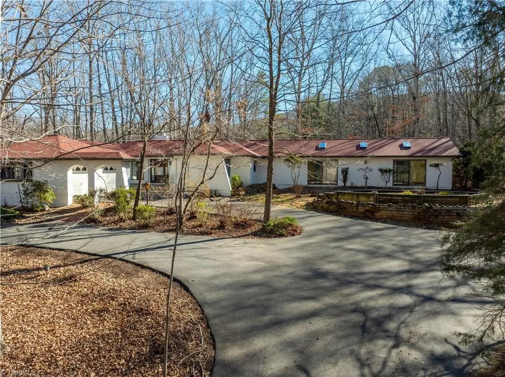 273 Olde Pilot Trail, Pilot Mountain, NC 27041 - Image #1