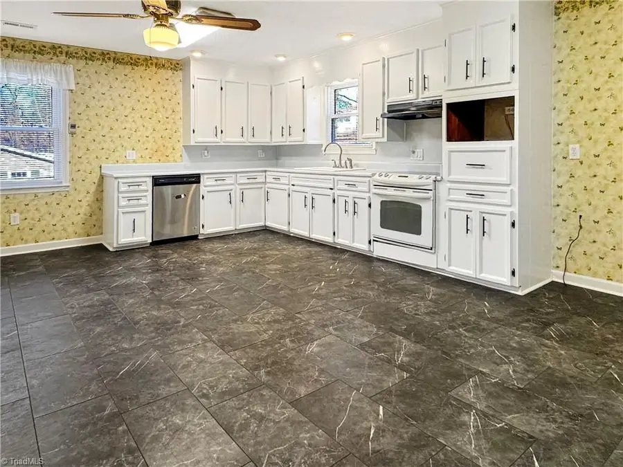 509 Valleybrook Drive, Jamestown, NC 27282 - Image #2