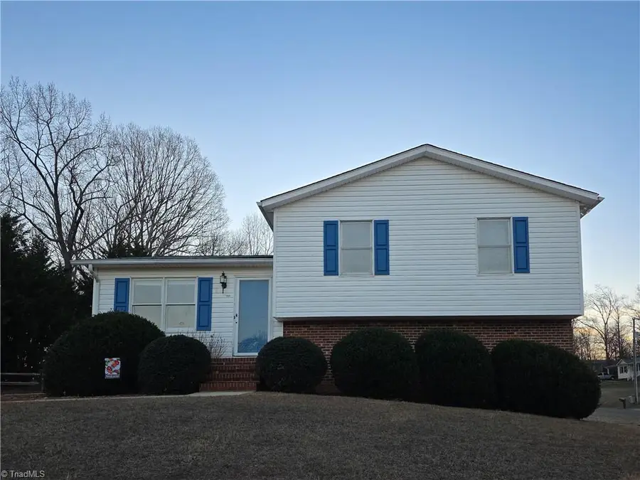 112 Oak Ridge Place, Mount Airy, NC 27030 - Image #2