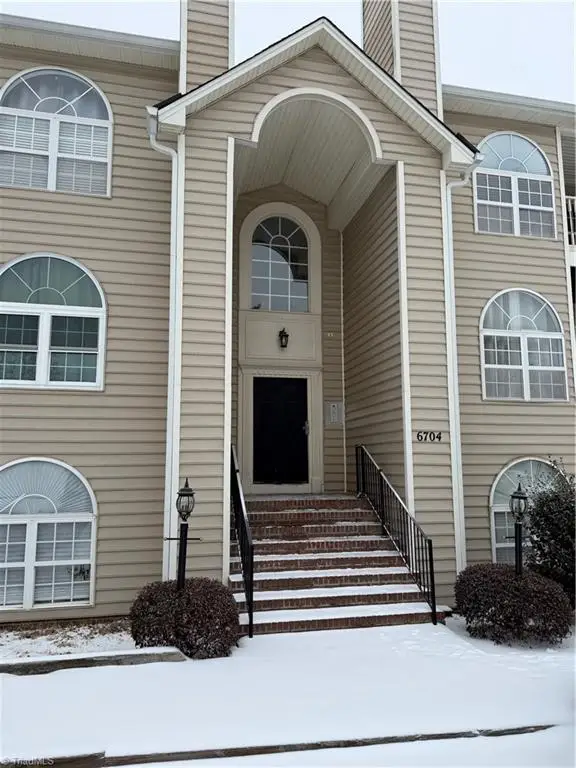 6704 W Friendly Avenue #4E, Greensboro, NC 27410 - Image #1