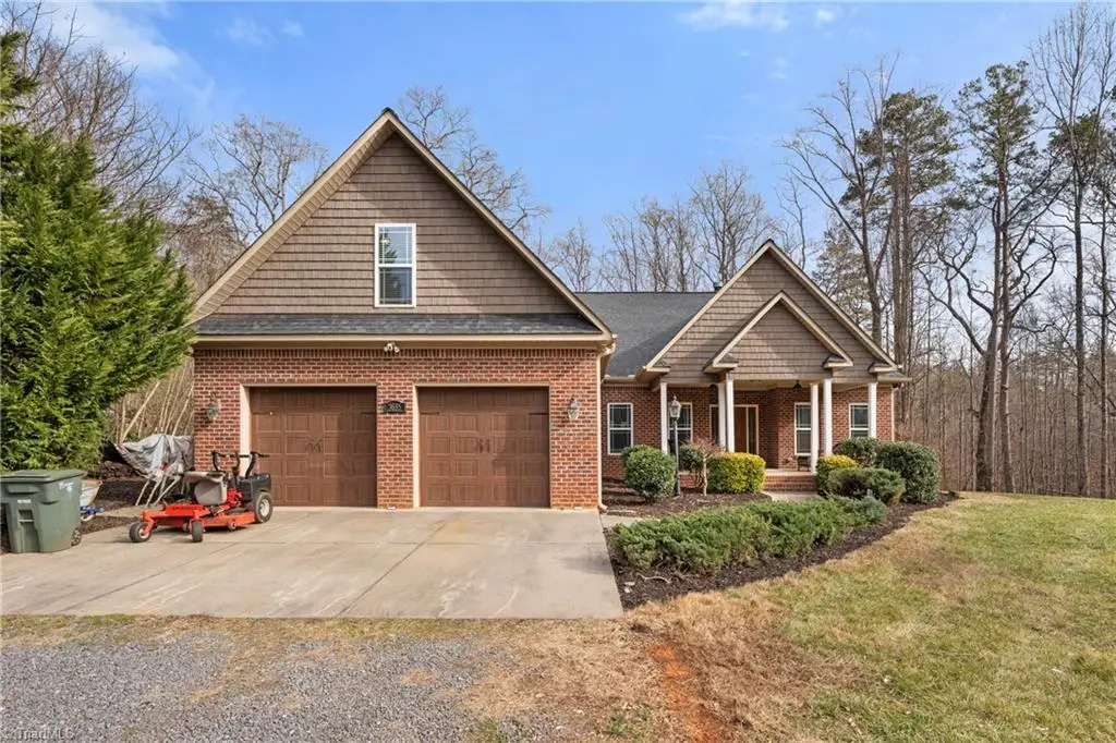 3655 Stimpson Drive, Pfafftown, NC 27040 - Image #1