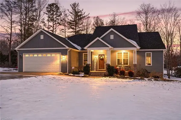 1196 Cape Hickory Road, Hickory, NC 28601