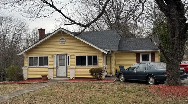 5217 Pineview Drive, Winston-Salem, NC 27105